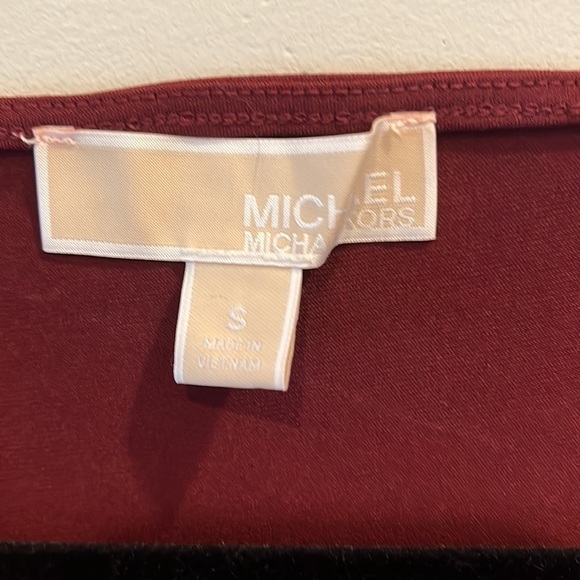 Michael by Michael Kors sleeve less blouse. Size Small. Burgundy - Picture 5 of 11